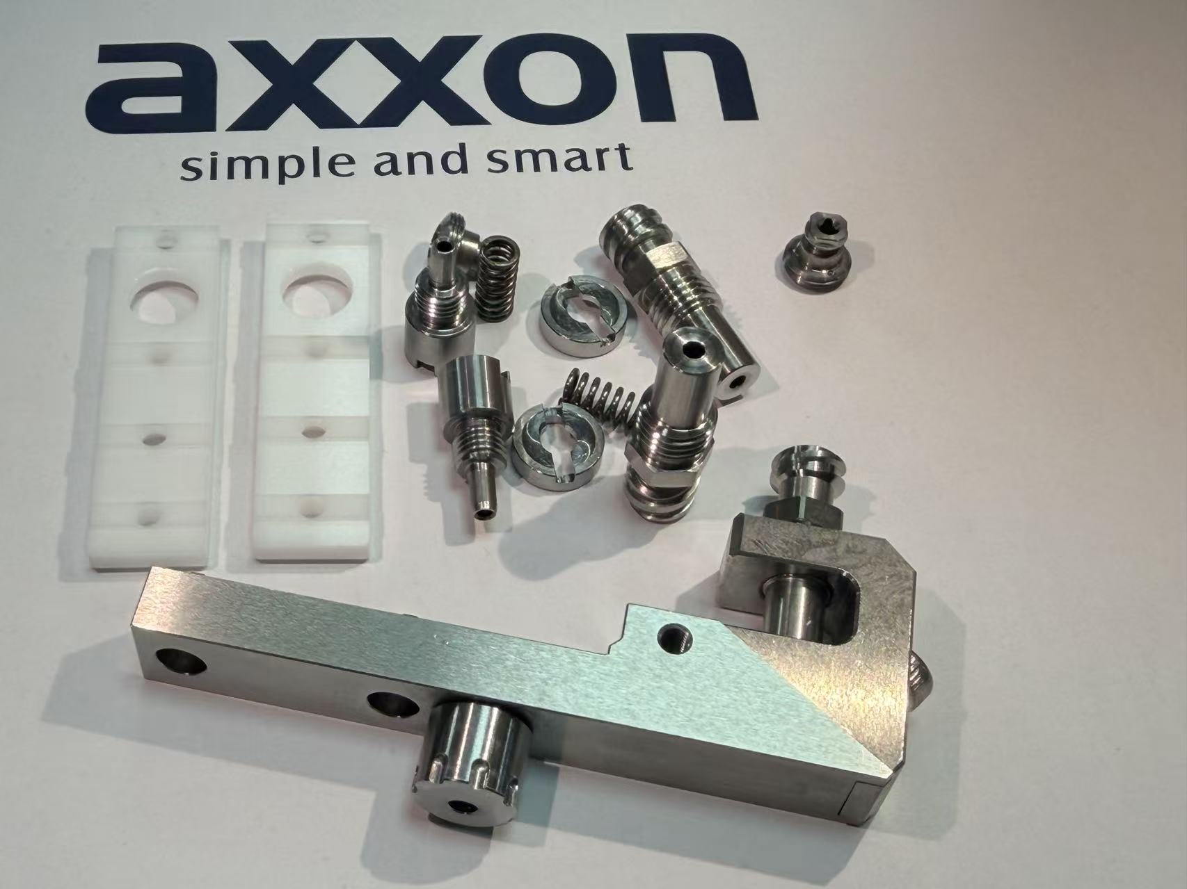 Axxon piezoventil